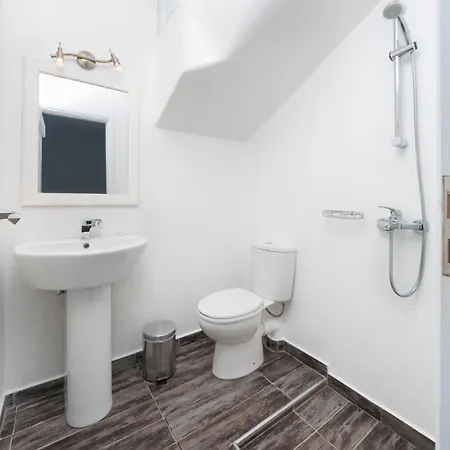 Depis Place & Naxos Apartment