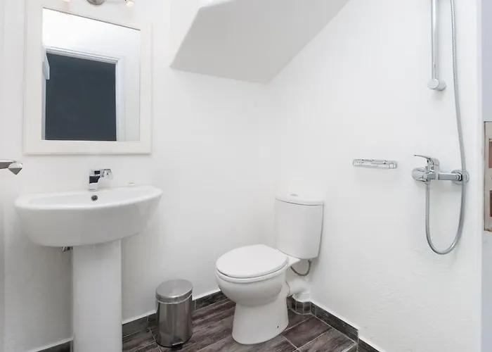 Depis Place & Naxos 아파트